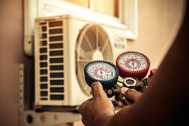 Professional Hvac technician working in Powell Butte, OR